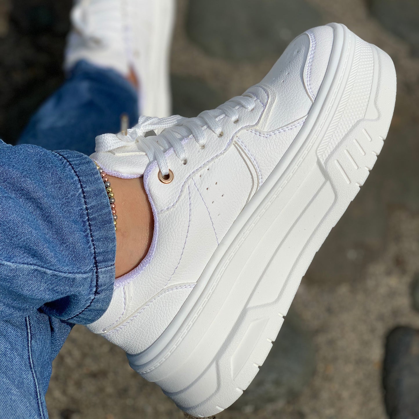 TENIS BICHOTA BLANCOS